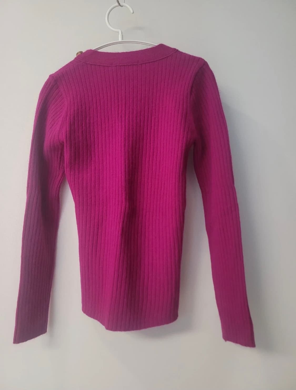 새상품 몬츠(MONTS) 브이넥 골지 니트  핫핑크 단추 포인트 상품이미지8