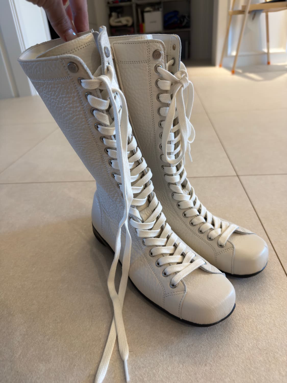 LACE-UP TRAINING BOOTS, WHITE 상품이미지2