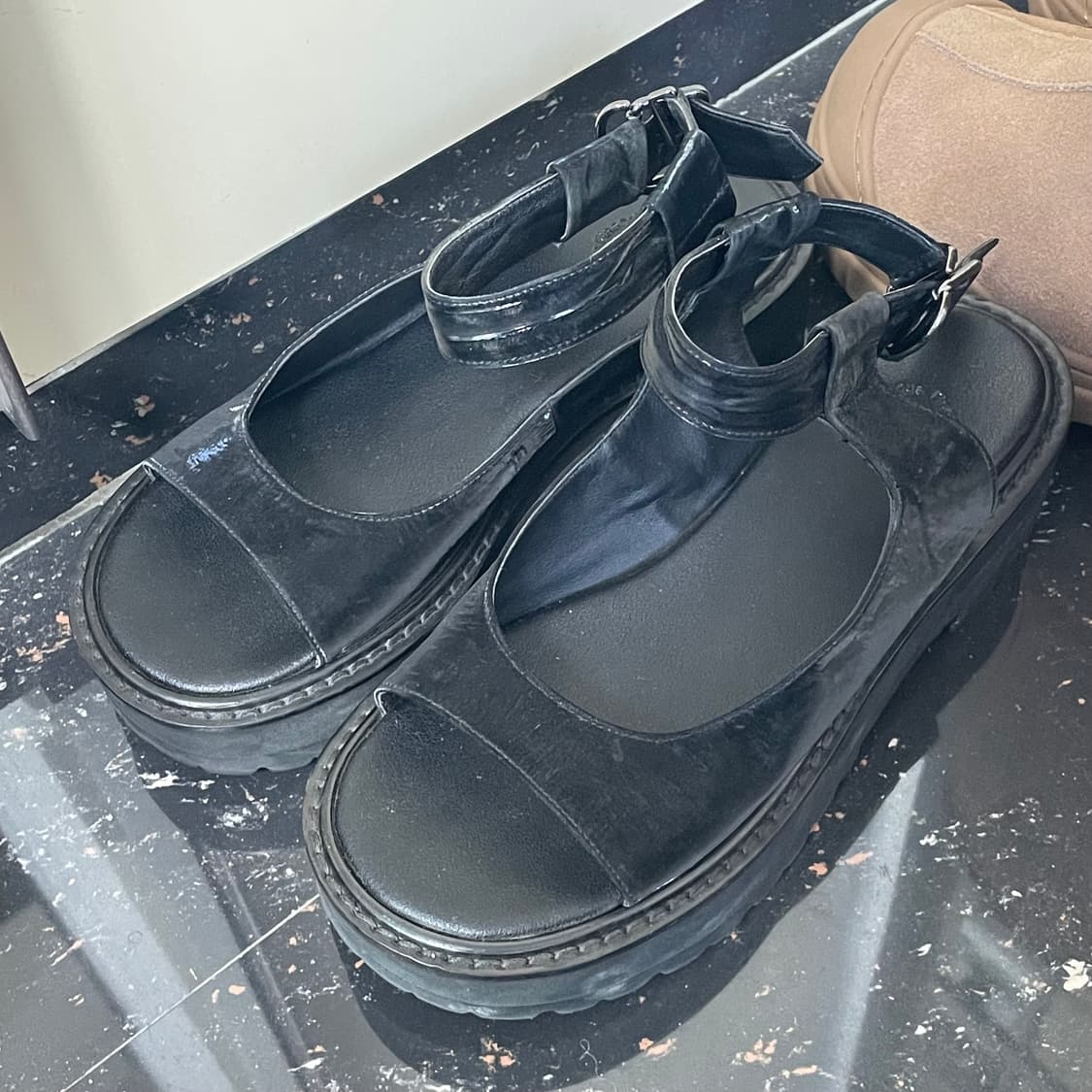 비건타이거 x 핀노아친퀘 앵클 스트랩 샌들 225 상품이미지3