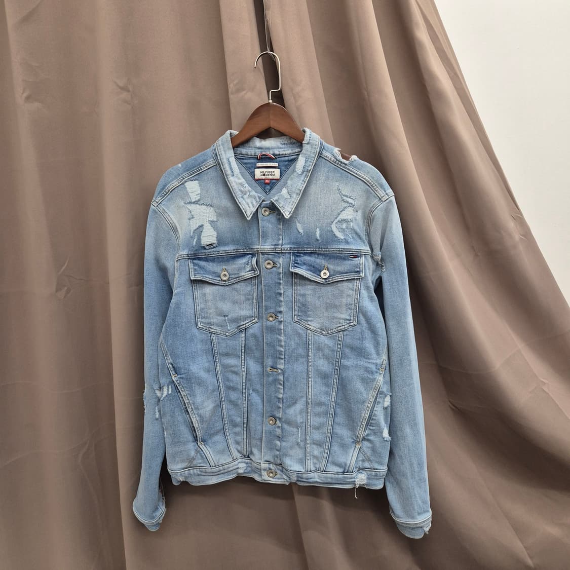 타미 진스 베이직 디스트로이드 트러커 데님 자켓 상품이미지1