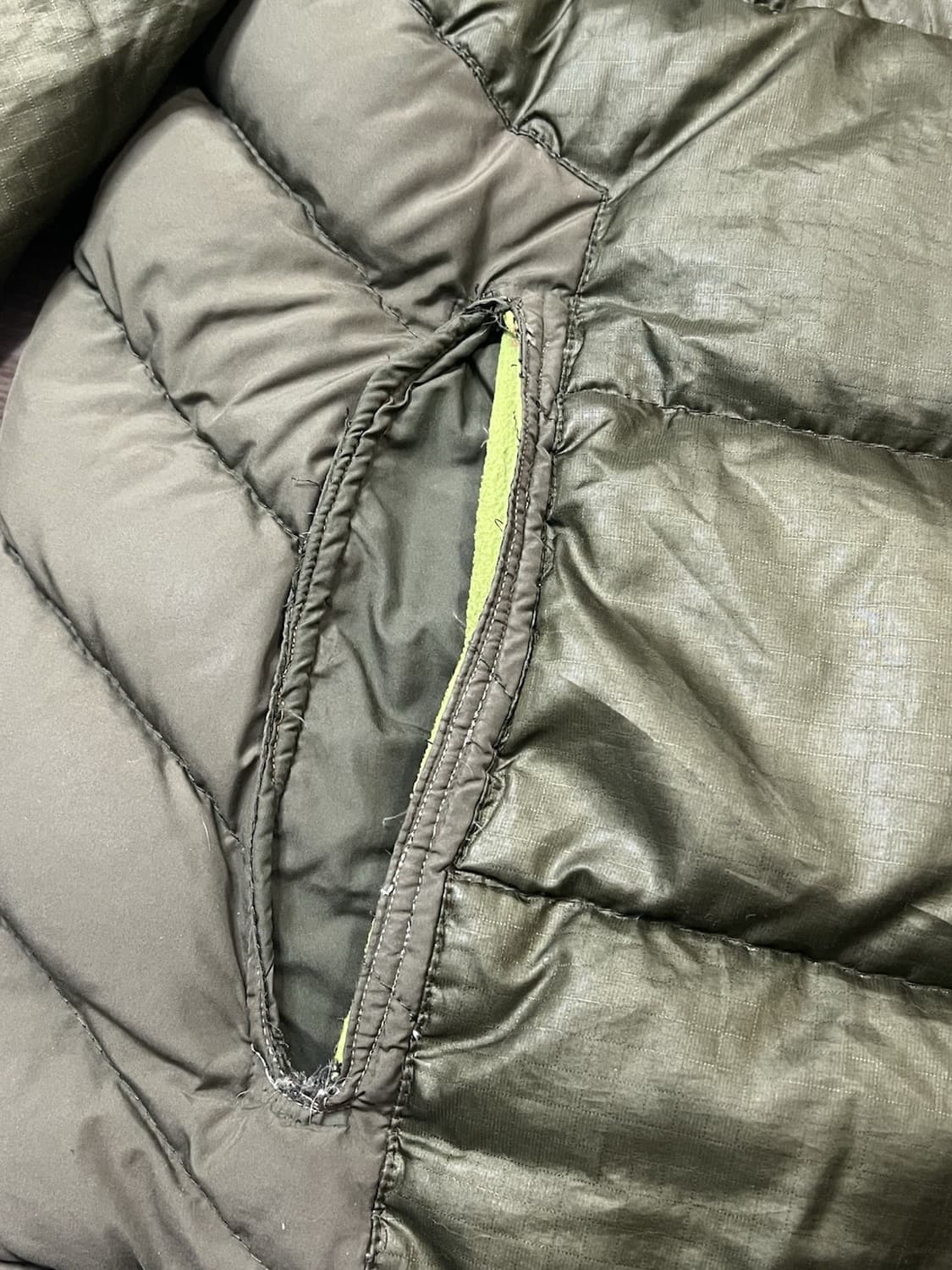 파타고니아 비비 다운 자켓 올리브 상품이미지7