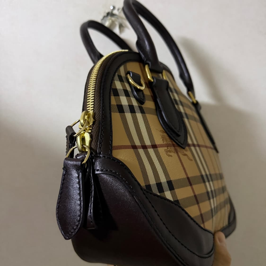 버버리 헤이마켓 노바체크 토트백 3856900  상품이미지7