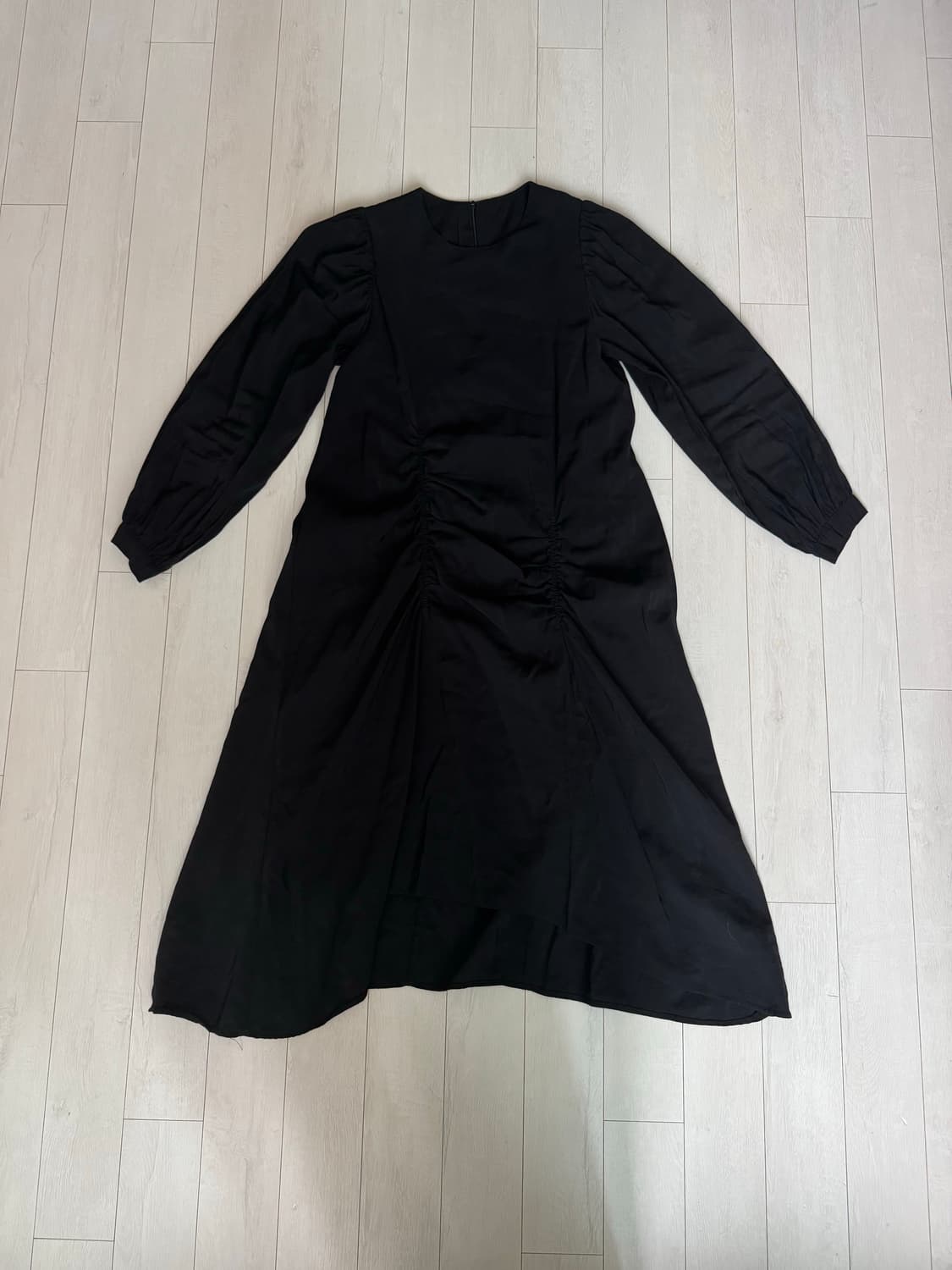 블랙 셔링 롱 슬리브 드레스 상품이미지1