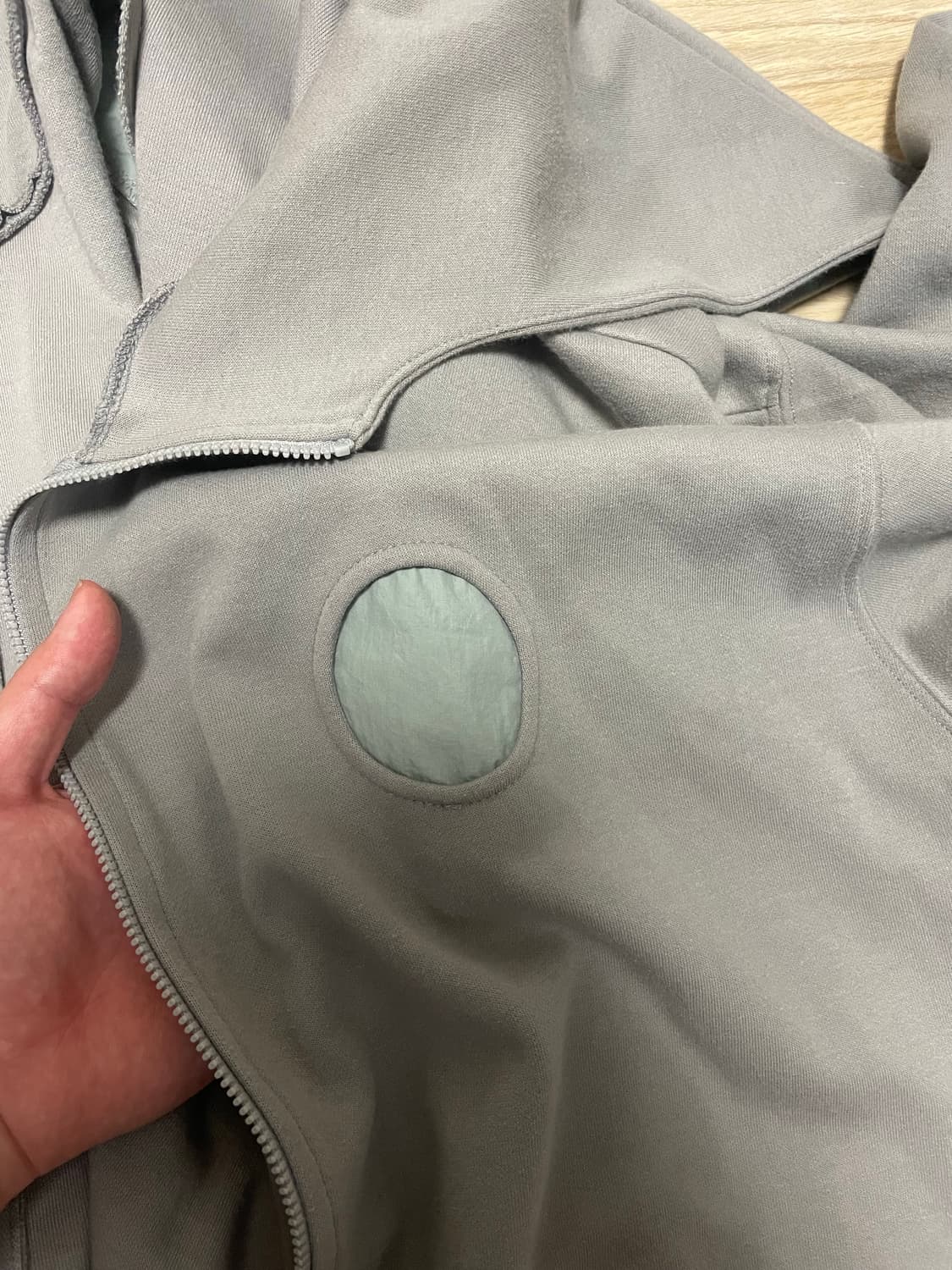 논디스클로스 후드집업 상품이미지3