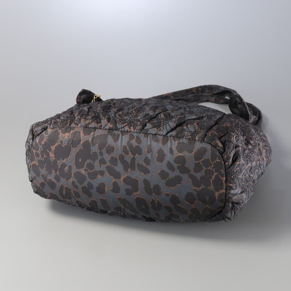 안나수이 나비 나일론 퀼팅 토트백 상품이미지5