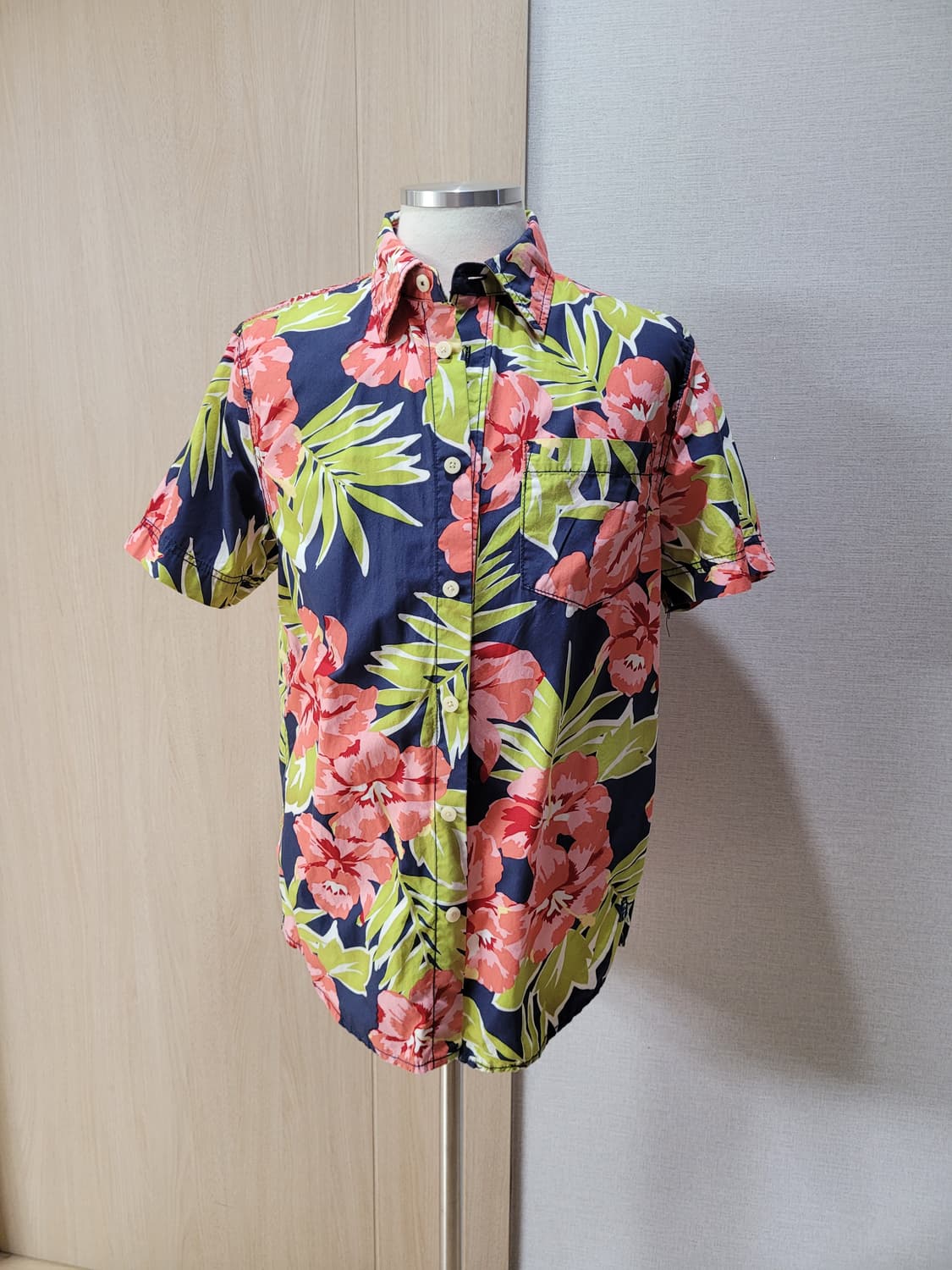 후아유 WHO.A.U 남자 트로피컬 반팔 셔츠 105 네이비 상품이미지1