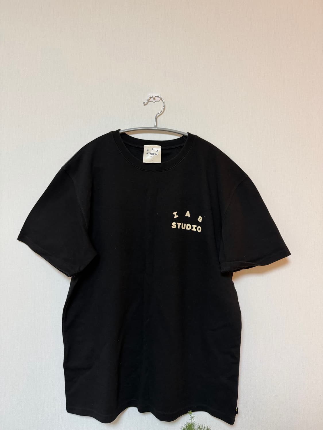 IAB스튜디오 야광 반팔 상품이미지1