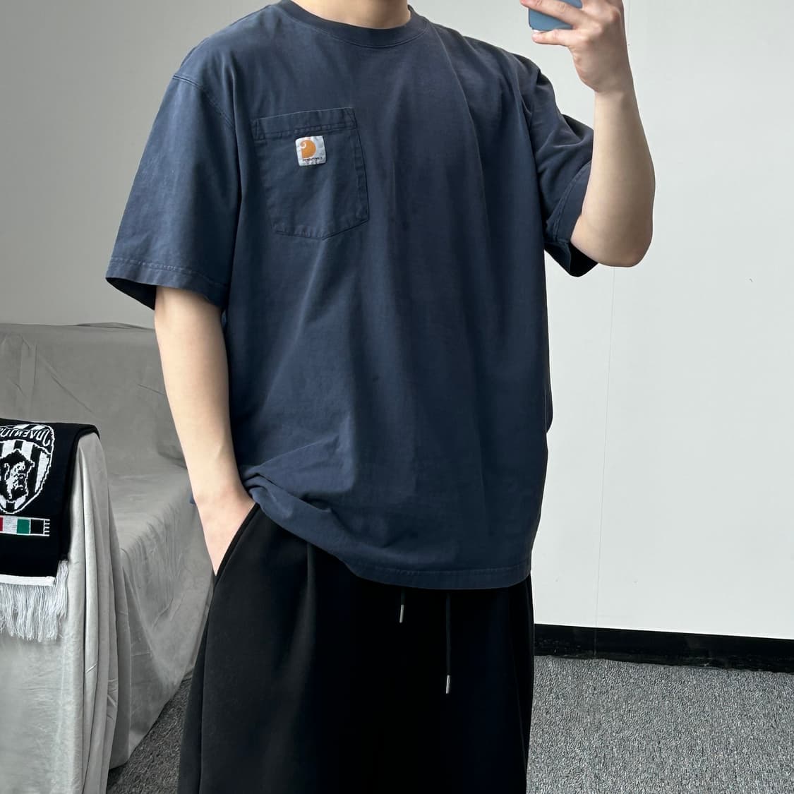 칼하트 오리지널핏 네이비 포켓 반팔티셔츠 상품이미지9