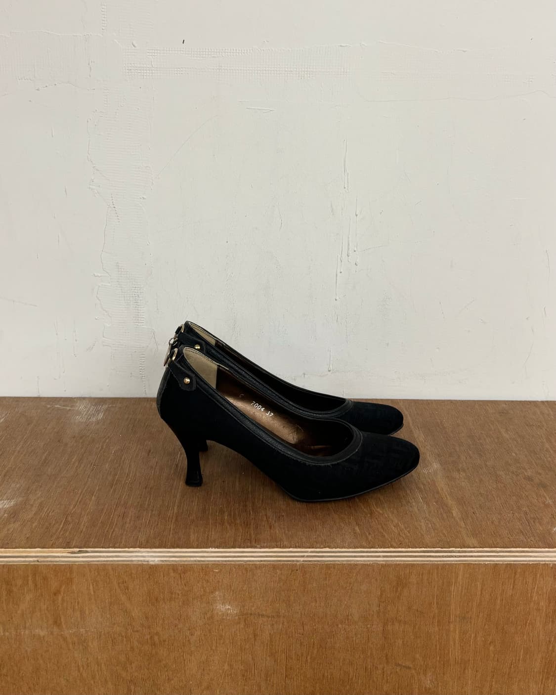 펜디 빈티지 블랙 모노그램 펌프스 상품이미지3