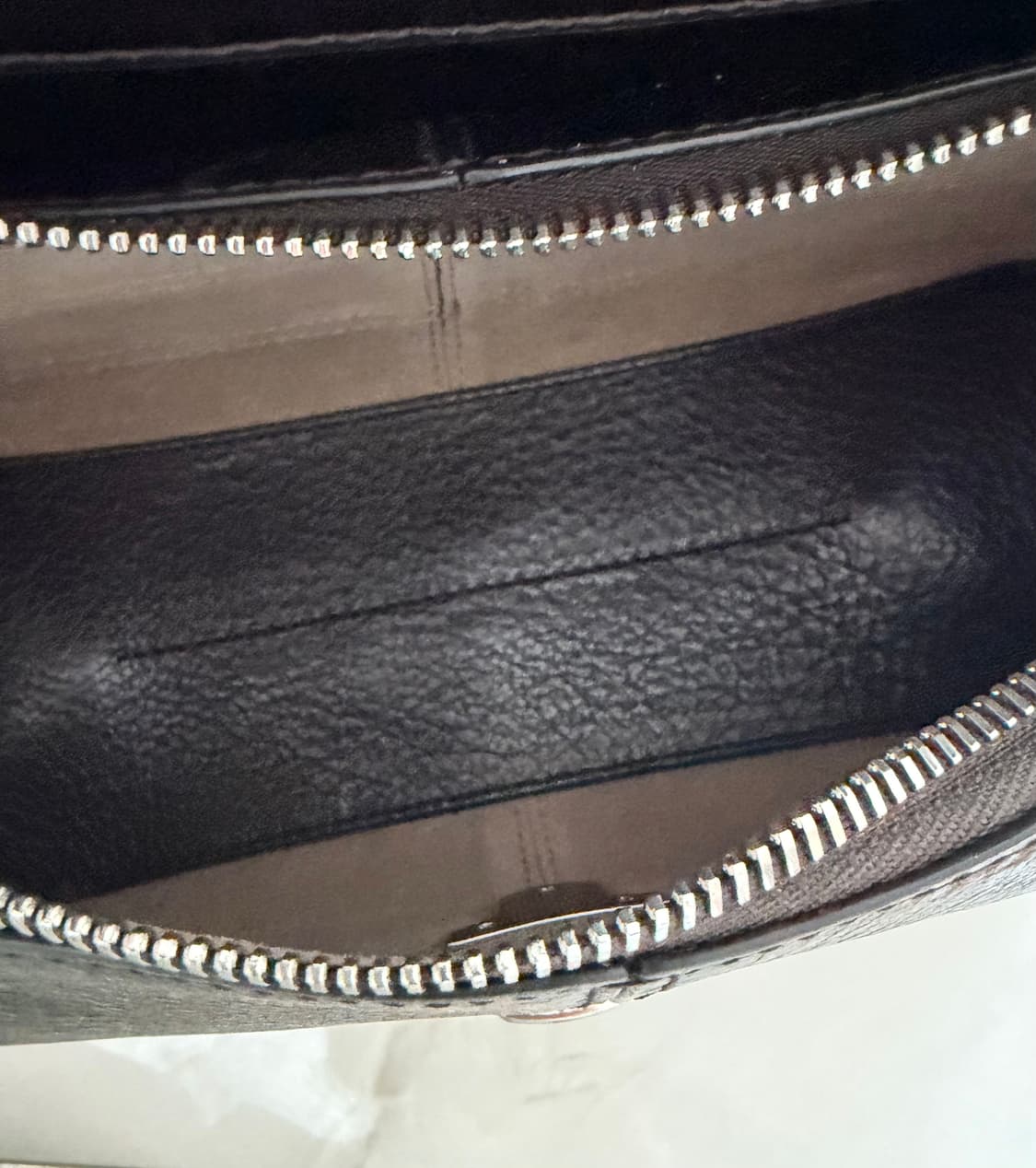 르메르 글로시 베지터블 레더 스몰 기어백 에스프레소 상품이미지3