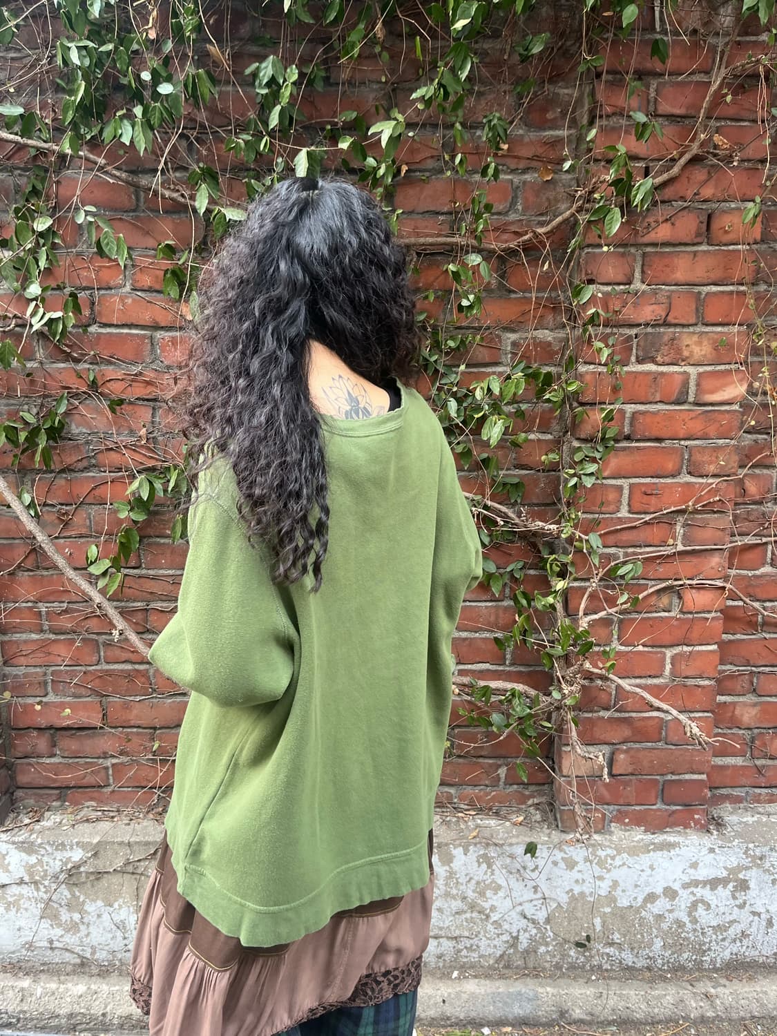 빈티지 자수 포인트 오버핏 맨투맨 상품이미지4