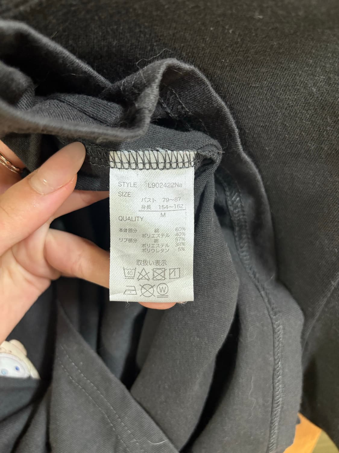 산리오 캐릭터 디자인 블랙 반팔티 상품이미지3