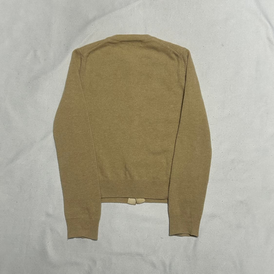 S 꼼데가르송 여성용 화이트 하트 와펜 가디건  상품이미지3