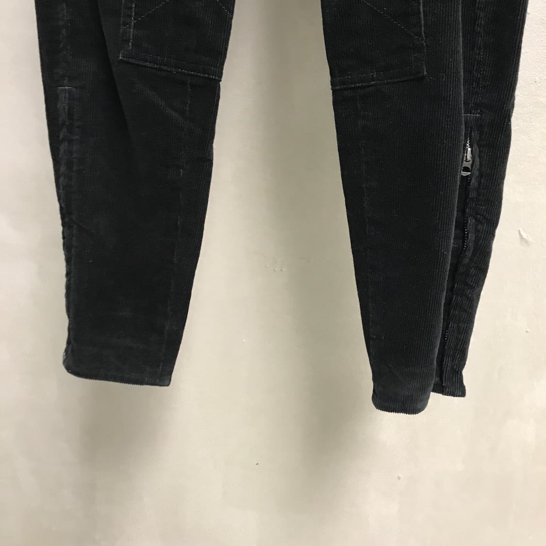 폴로 랄프로렌 코듀로이 팬츠 블랙 4(W) 상품이미지4