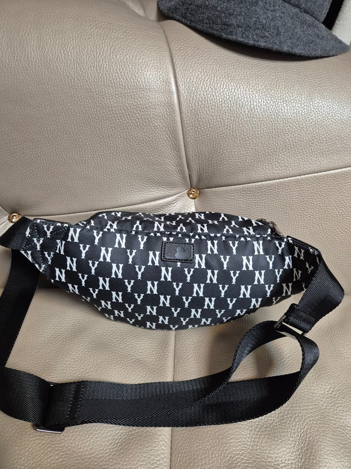 MLB 모노그램 뉴욕양키스 힙색 남녀공용 상품이미지4