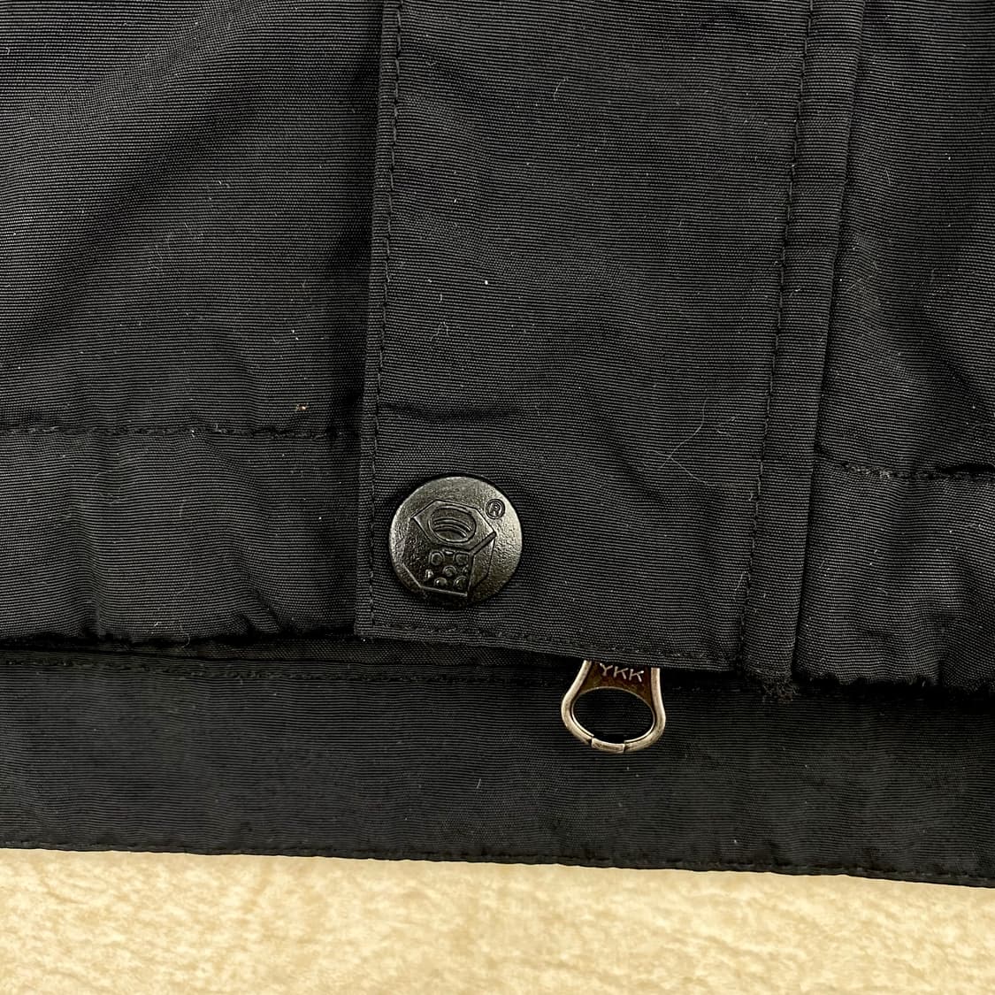  마운틴하드웨어 자수 스몰 로고 블랙 바람막이 자켓 (105)  ﻿ 상품이미지4