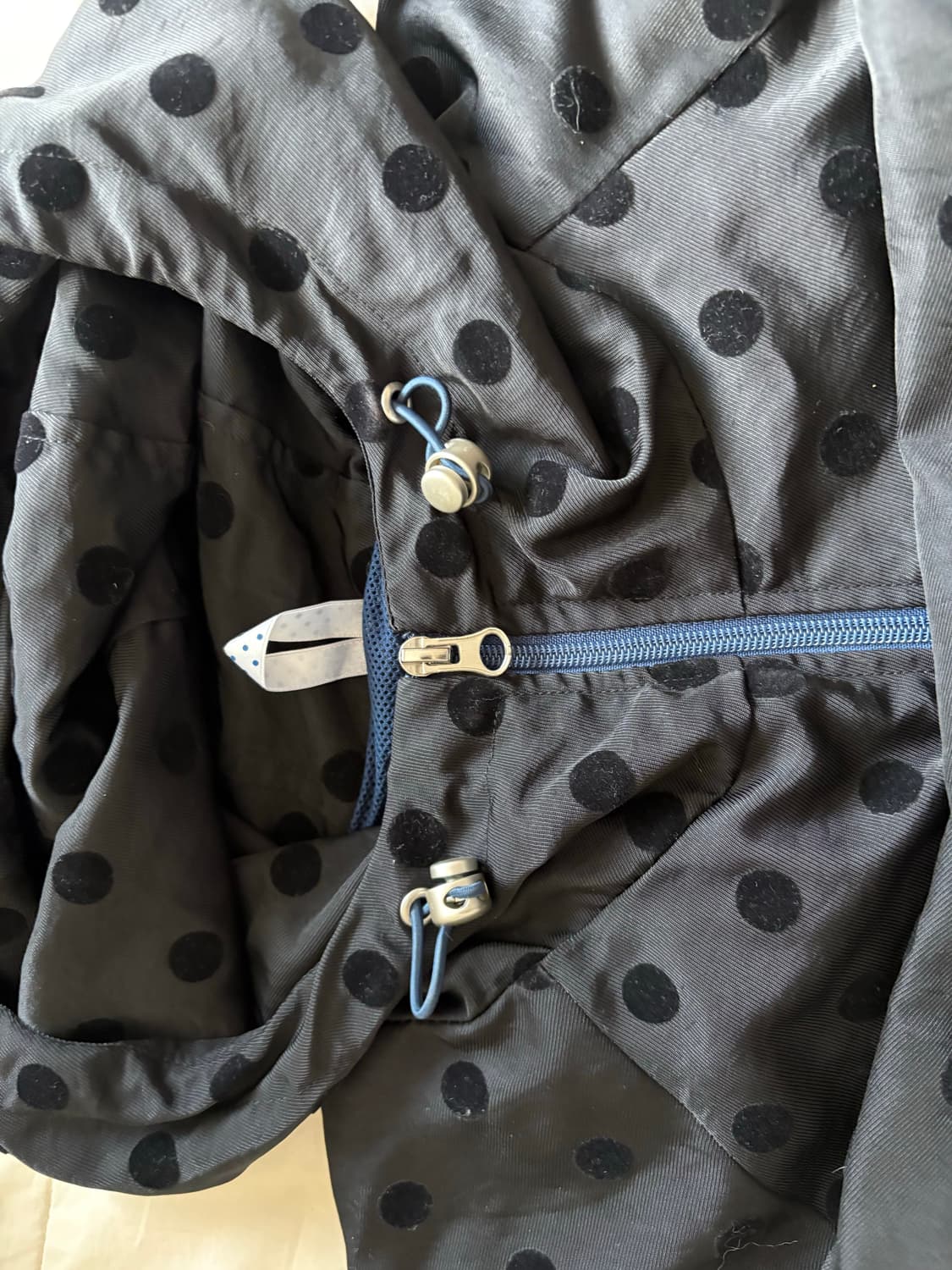 오헤시오 도트 프릴 후드 바람막이 점퍼 상품이미지3