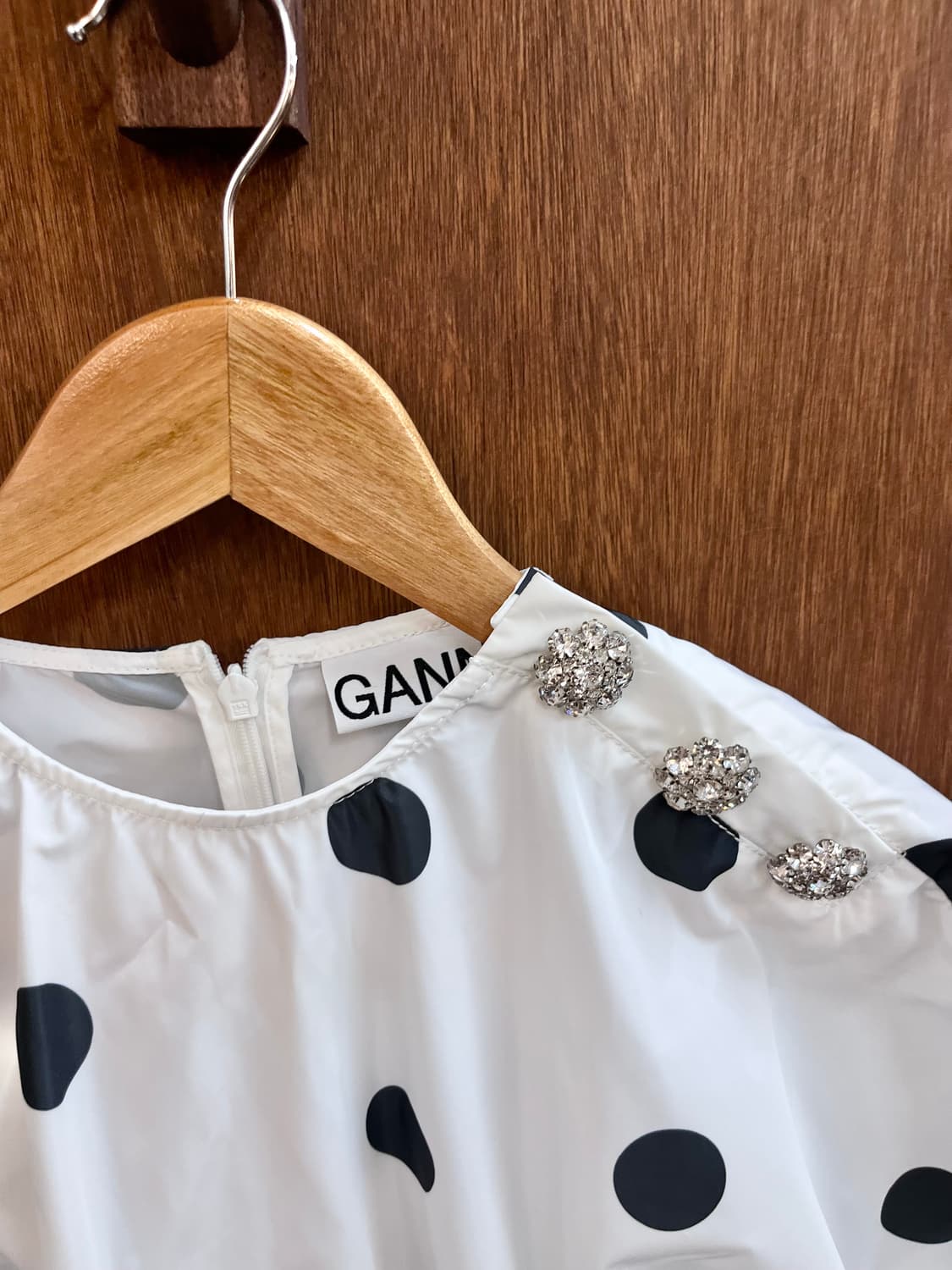 GANNI 가니 도트 언발 절개 블라우스 상품이미지2