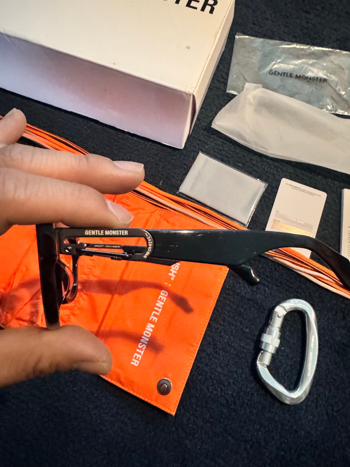 젠틀몬스터 엠부쉬 카라비너 선글라스 블랙/오렌지 상품이미지3
