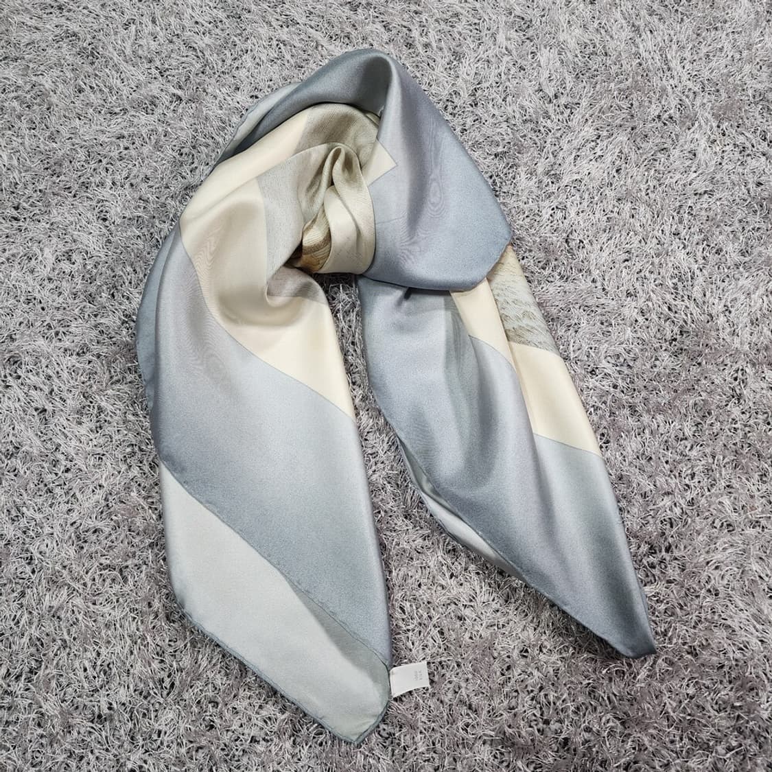 버버리 실크 스카프

 상품이미지2