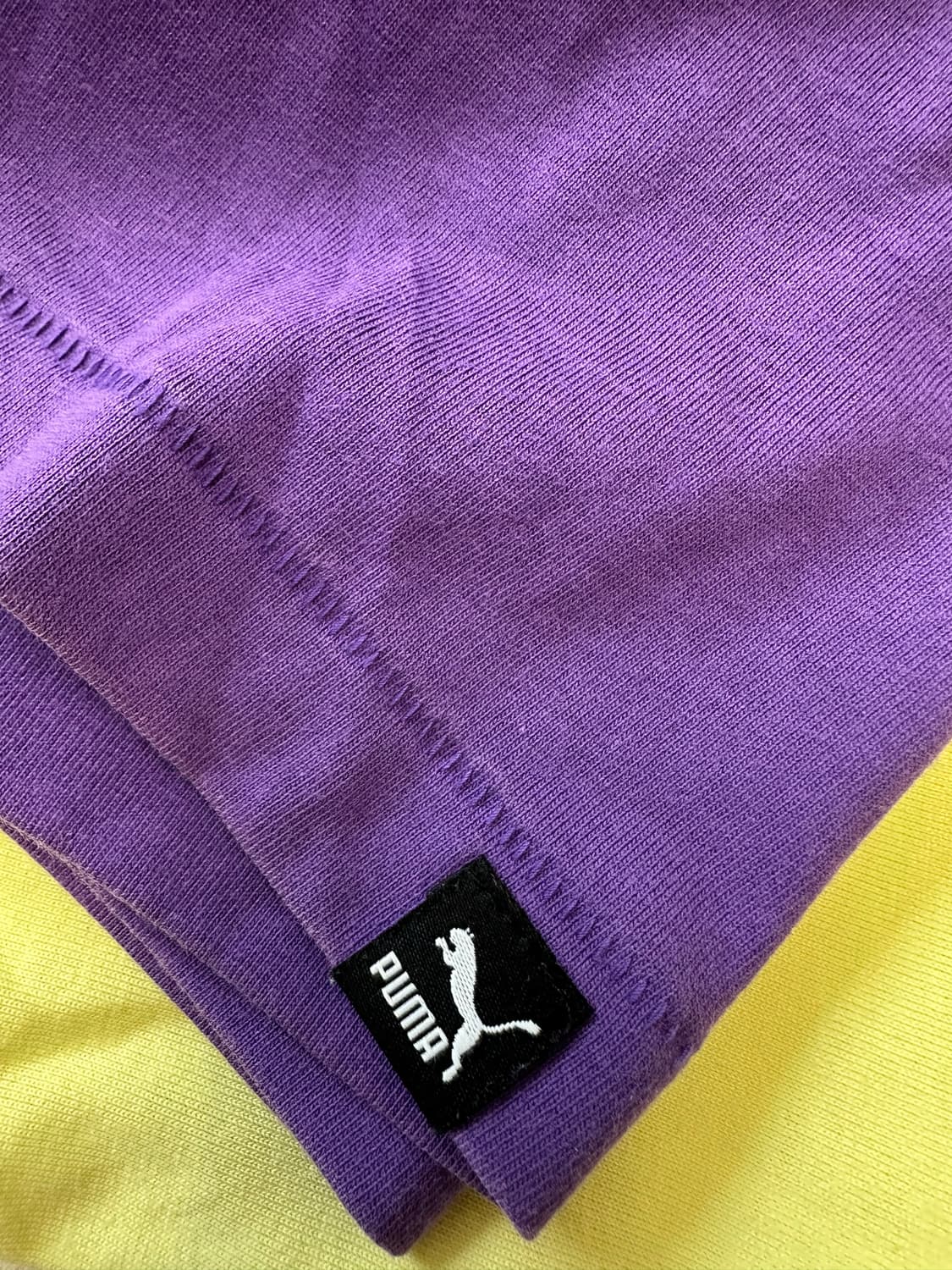 푸마 백프린팅 그래픽 반팔티 라임 퍼플 배색 상품이미지3