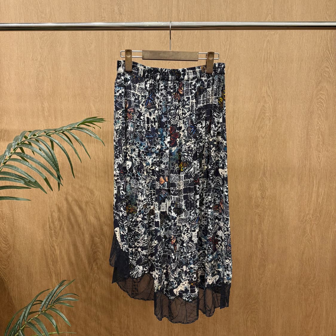 쟈딕 앤 볼테르 플리츠 롱 스커트 레이스 밑단 나비 패턴 디테일 상품이미지1