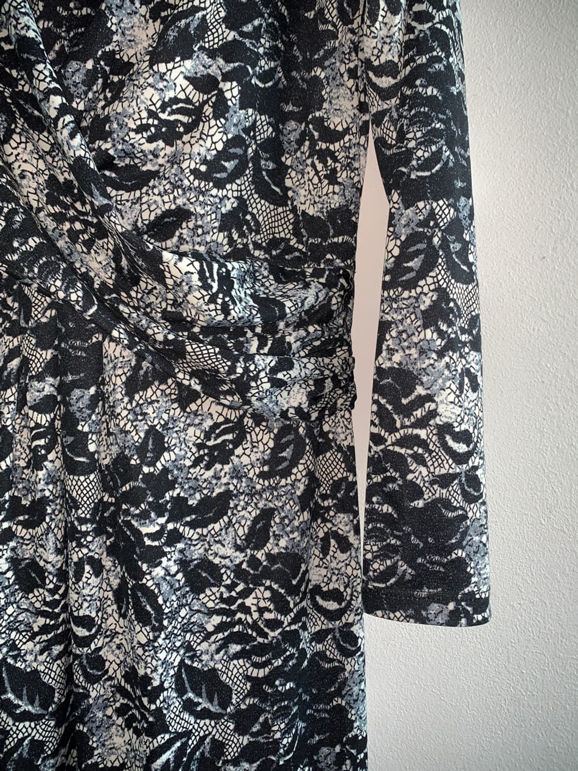 Black rose v neck wrap dress 상품이미지5