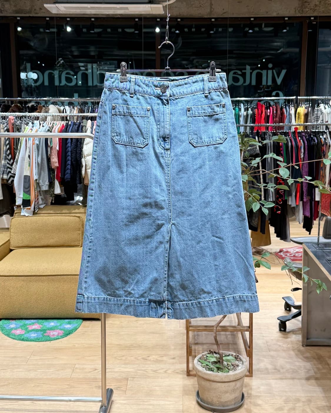 비비안웨스트우드 데님 orb자수 미디스커트  상품이미지1