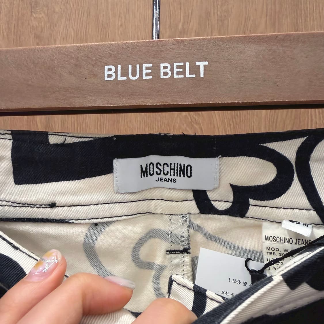 모스키노 진스 슬림 팬츠 올오버 하트 그래픽 프린트 디테일 화이트 블랙 상품이미지6