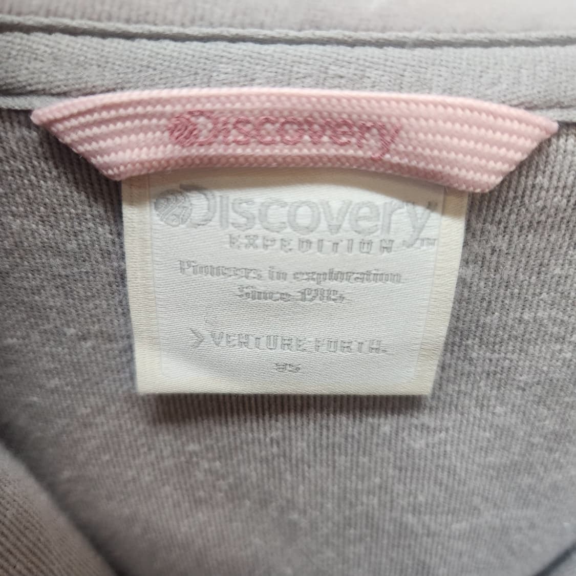 디스커버리 벨루어 와펜 풀집어 크롭 후드집업  95(L) 상품이미지4