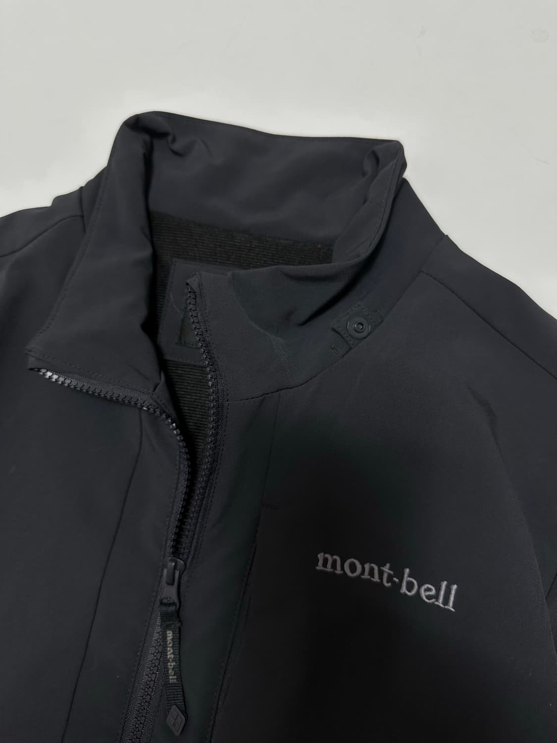몽벨 로고 바람막이 상품이미지4