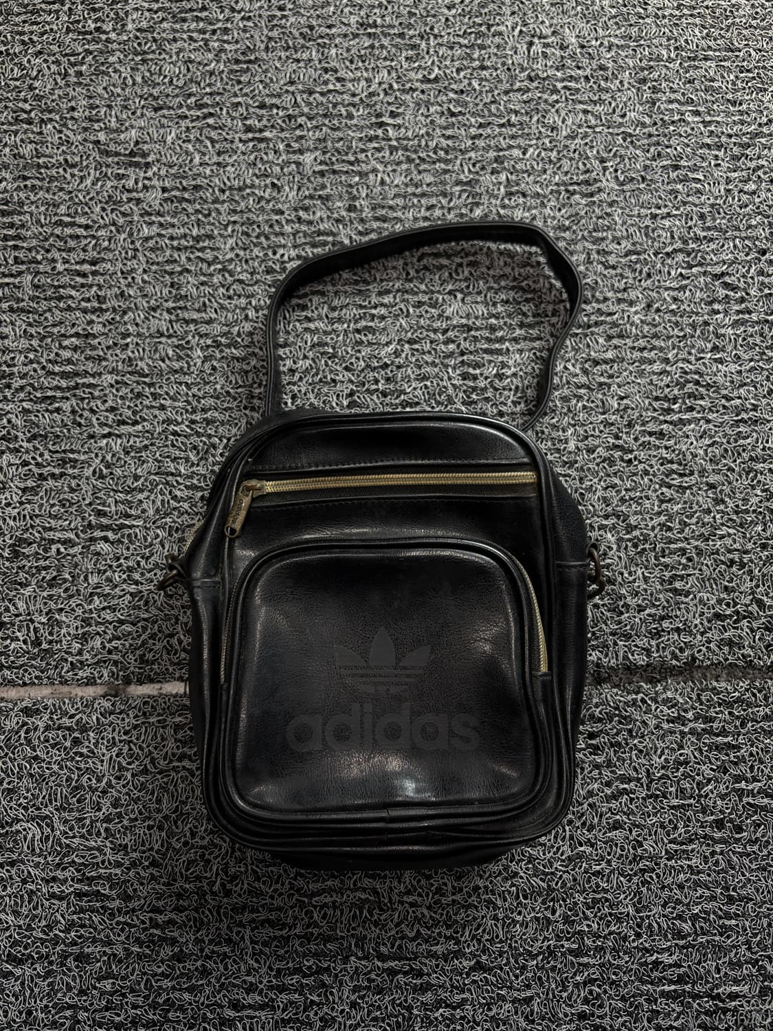 아디다스 일판 빅로고 레더 미니 크로스백 1717 상품이미지2