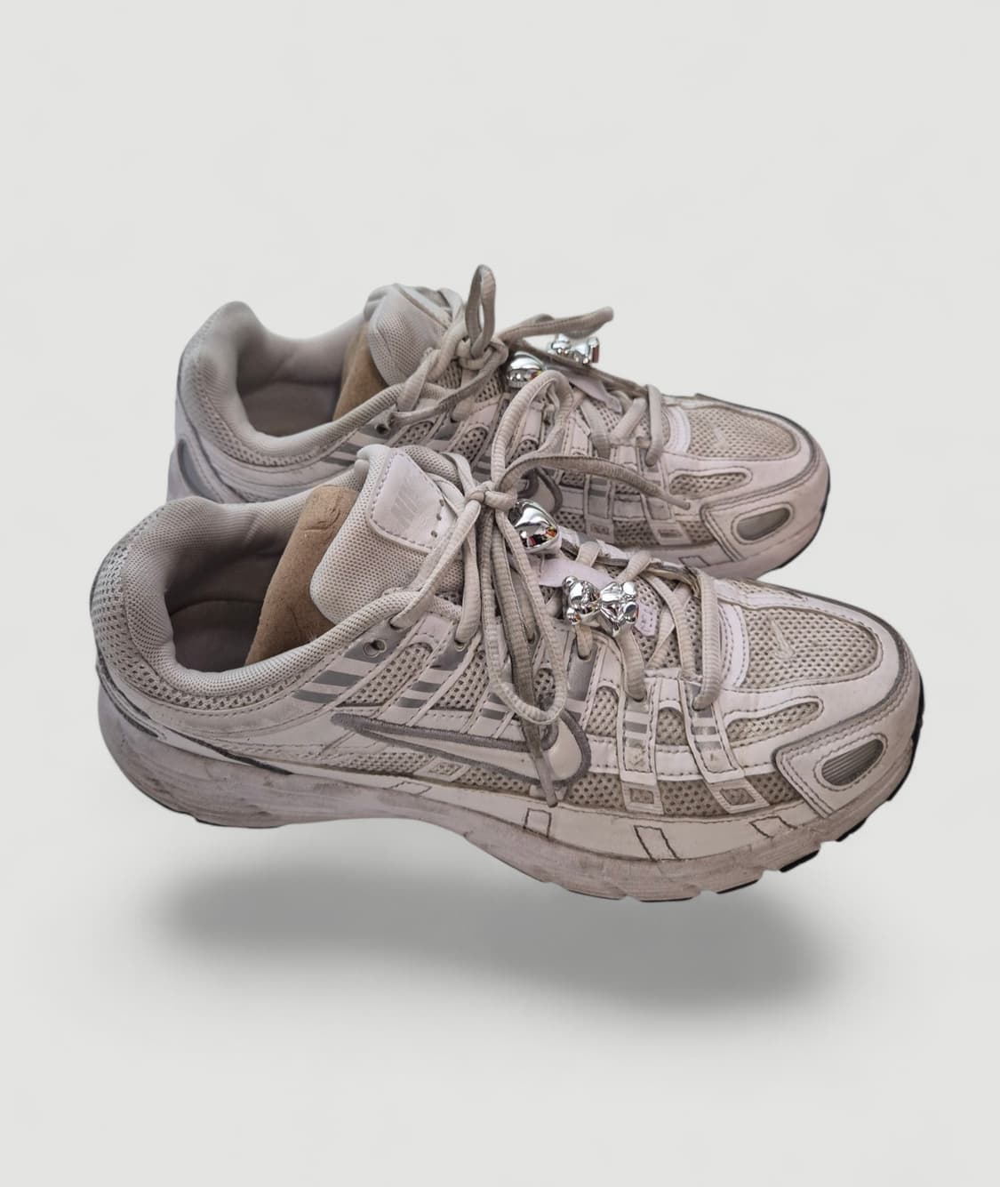 [240]나이키 메탈릭 그레이 화이트 운동화 여성 상품이미지1