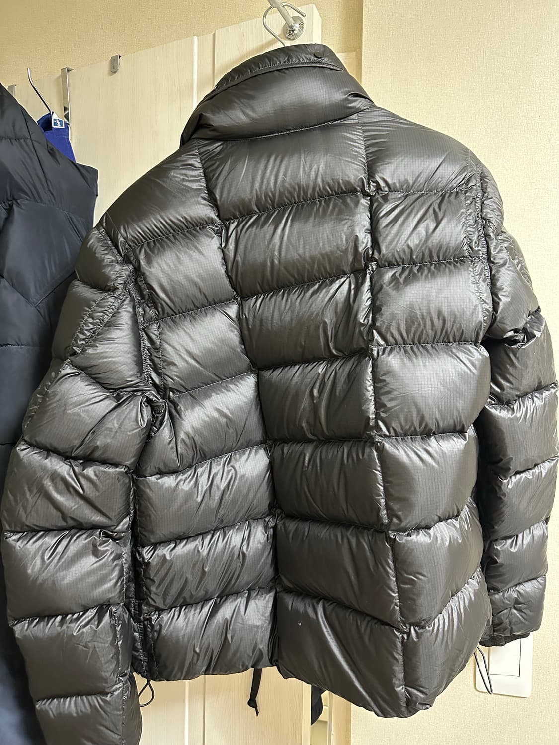 cp컴퍼니 dd쉘 패딩 24fw M 블랙 상품이미지9