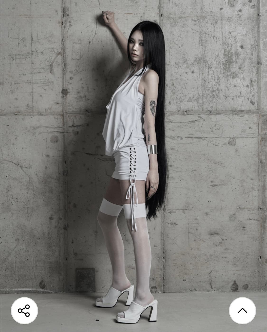 어반유니크라벨 카울 넥 사이드 레이스업 원피스 화이트 상품이미지3
