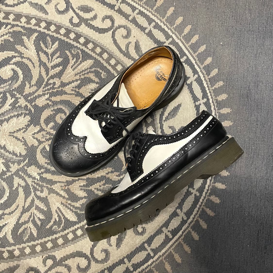 닥터마틴 10458 브로그 윙팁 슈즈   상품이미지1