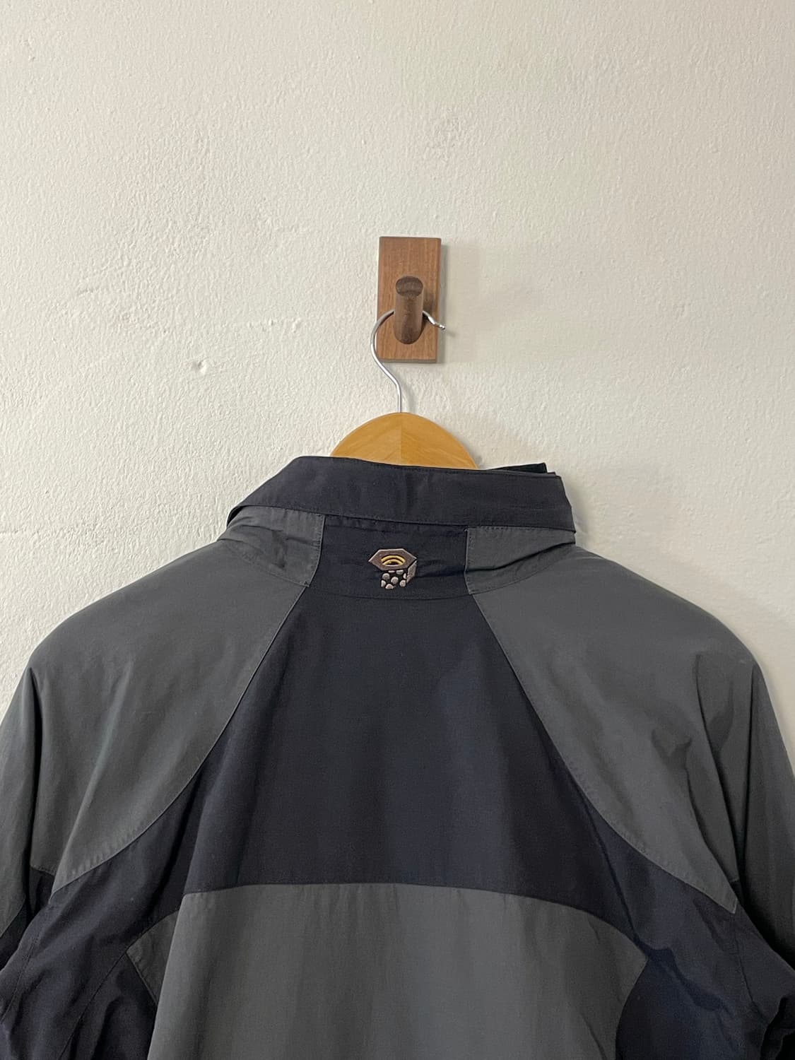 마운틴하드웨어 윈드브레이커  상품이미지10