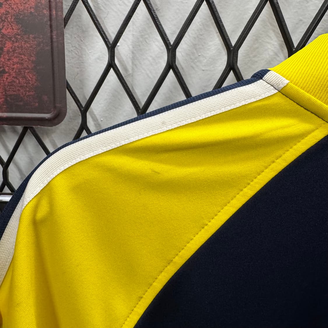 00s 아디다스 미시간 울브스 트랙자켓 전면 로고 포인트 네이비 옐로 상품이미지7