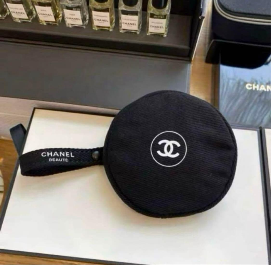 샤넬뷰티  블랙원형 미니파우치 동전지갑 스트랩  상품이미지5