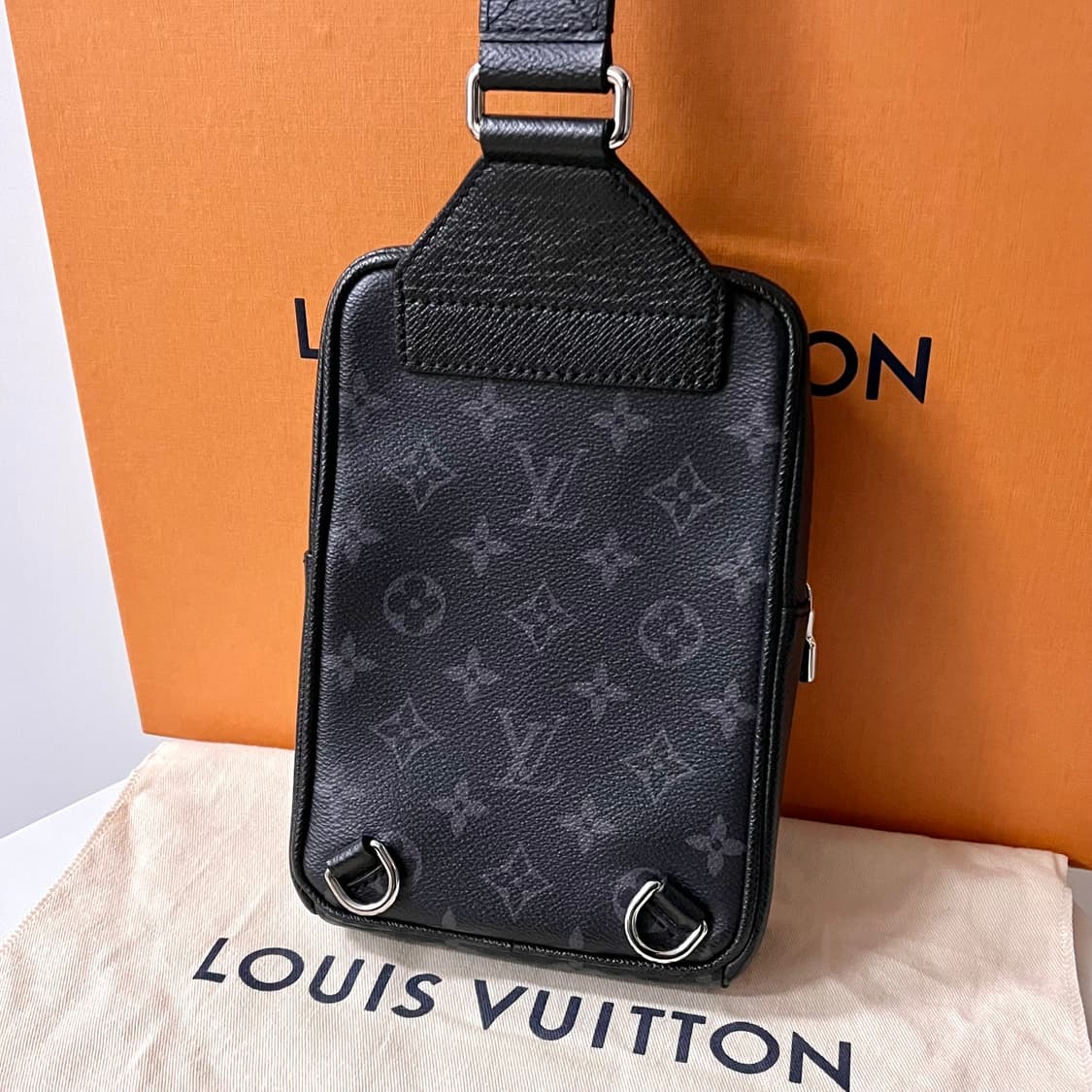 [S급/정품] 루이비통 아웃도어 슬링백 가방 모노그램 이클립스 상품이미지4