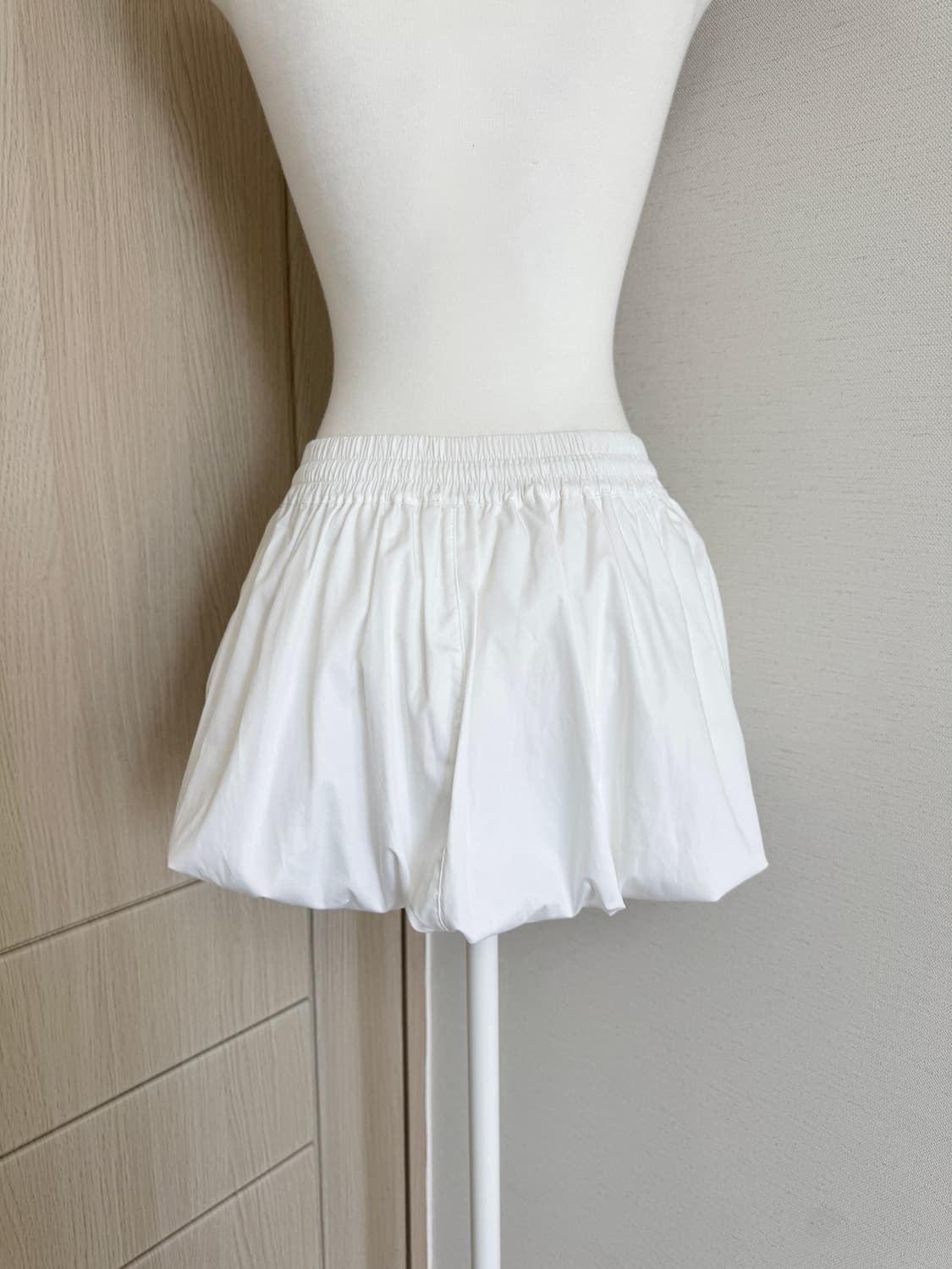 배드블러드) 벌룬 미니 스커트 화이트 S 상품이미지4