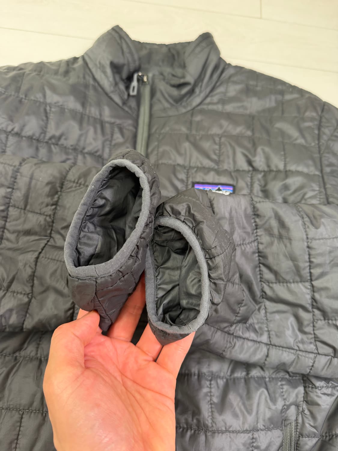 파타고니아 나노퍼프 자켓 M 사이즈 차콜색상  상태 9.7/10  사진찍 상품이미지2
