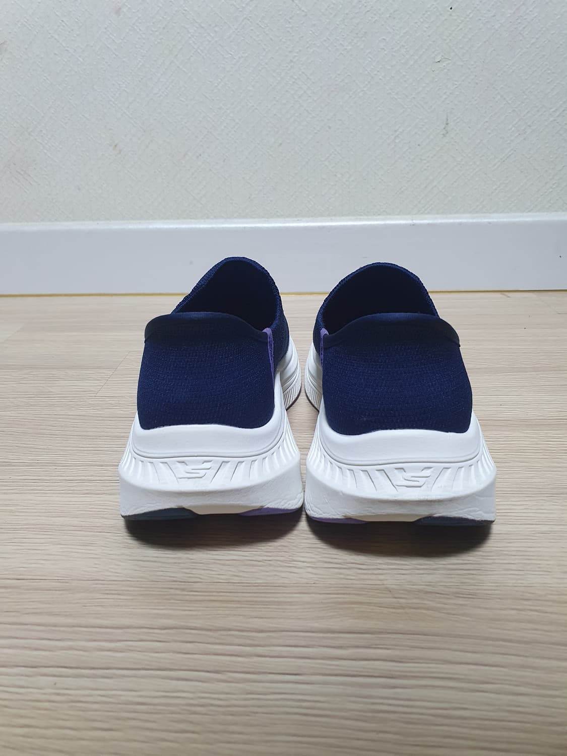 스케쳐스 맥스쿠셔닝 아치핏 슬립온 235 상품이미지5