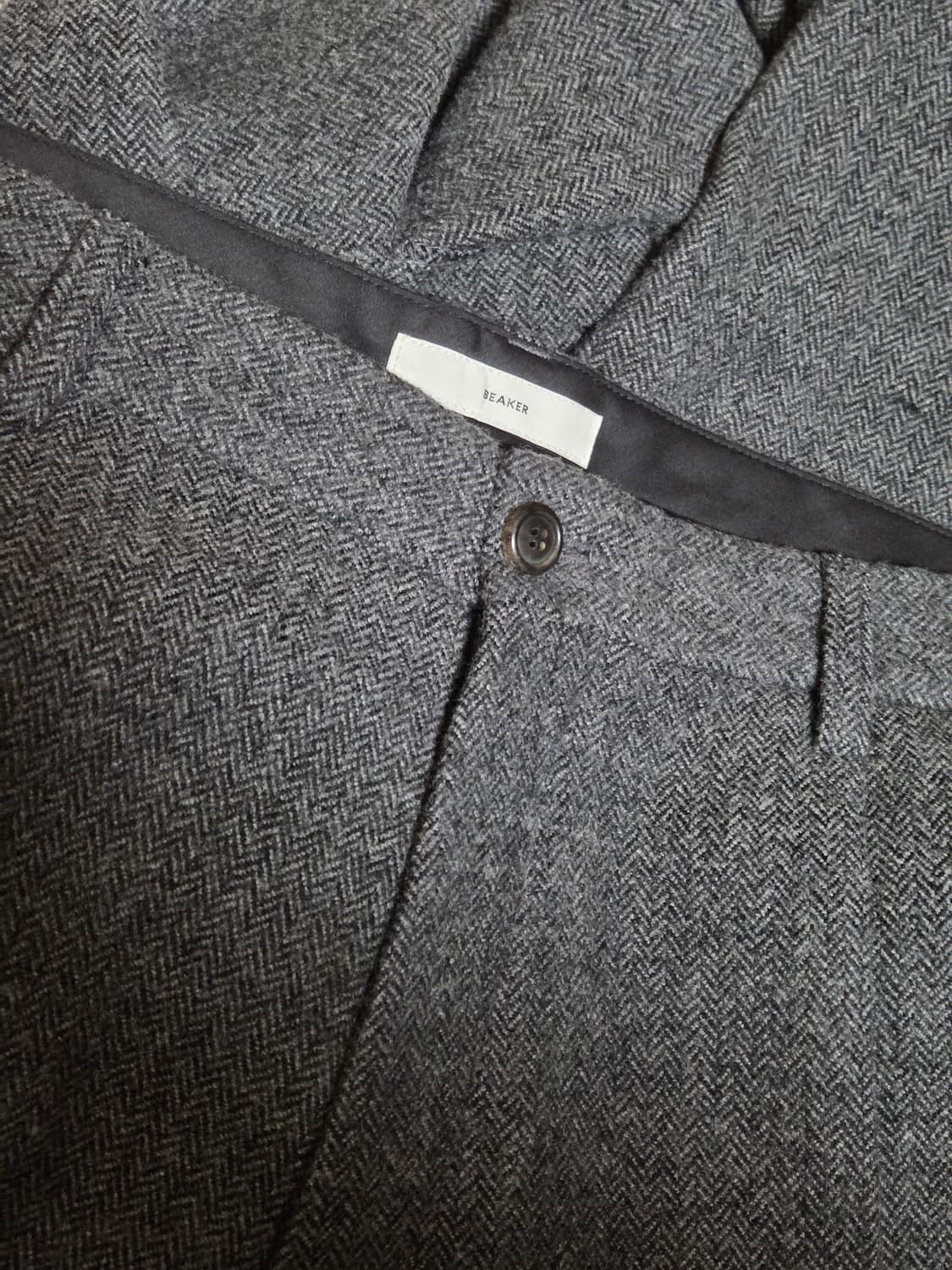 비이커 헤링본 울100 슬랙스 그레이 34 상품이미지1