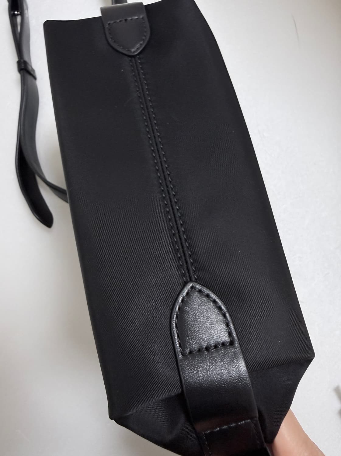 쿠론(COURONNE) 에어 크로스 20 블랙 크로스백입니다(두번사용) 상품이미지5