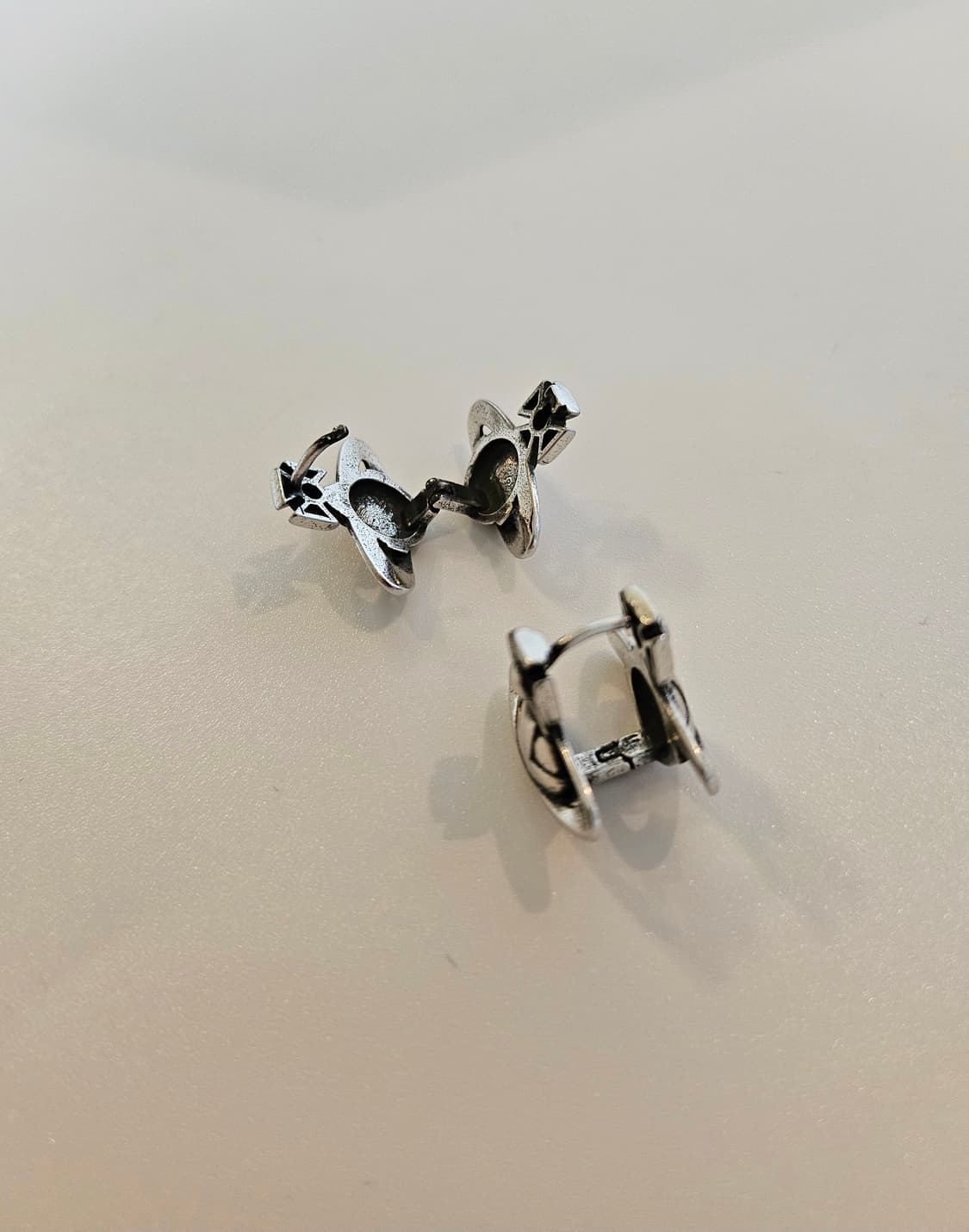 비비안웨스트우드 업사이클링 엔틱풍 양면 원터치 귀걸이 상품이미지7