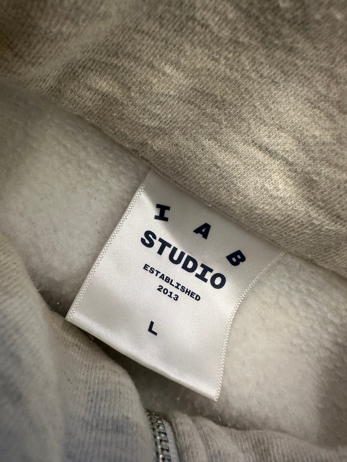 아이앱스튜디오 오트밀 반집업 처분  상품이미지4