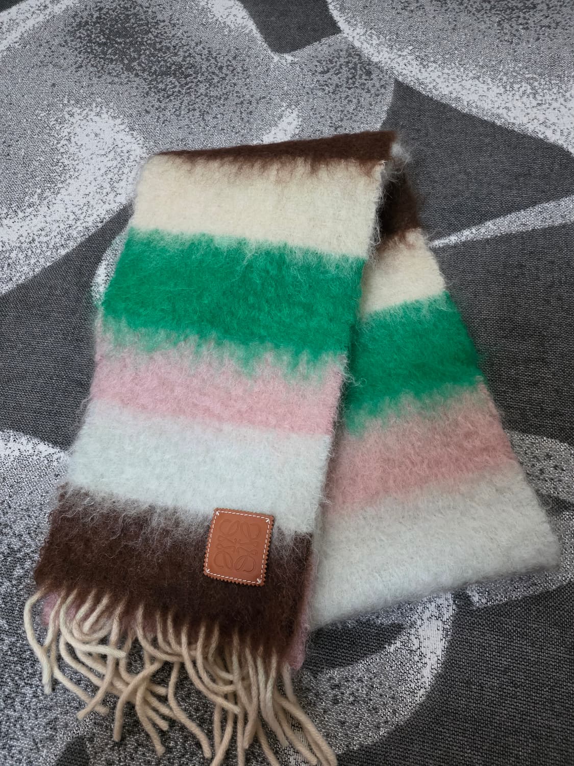 로에베 멀티 스트라이프 모헤어 머플러 상품이미지2