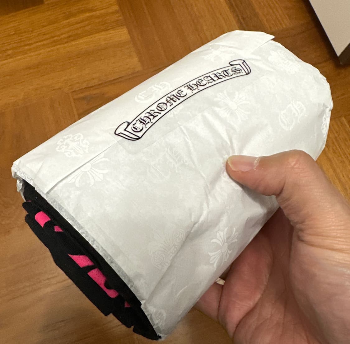 크롬하츠 넥 스크립트 로고 포켓 롱슬리브 블랙 핑크 상품이미지3