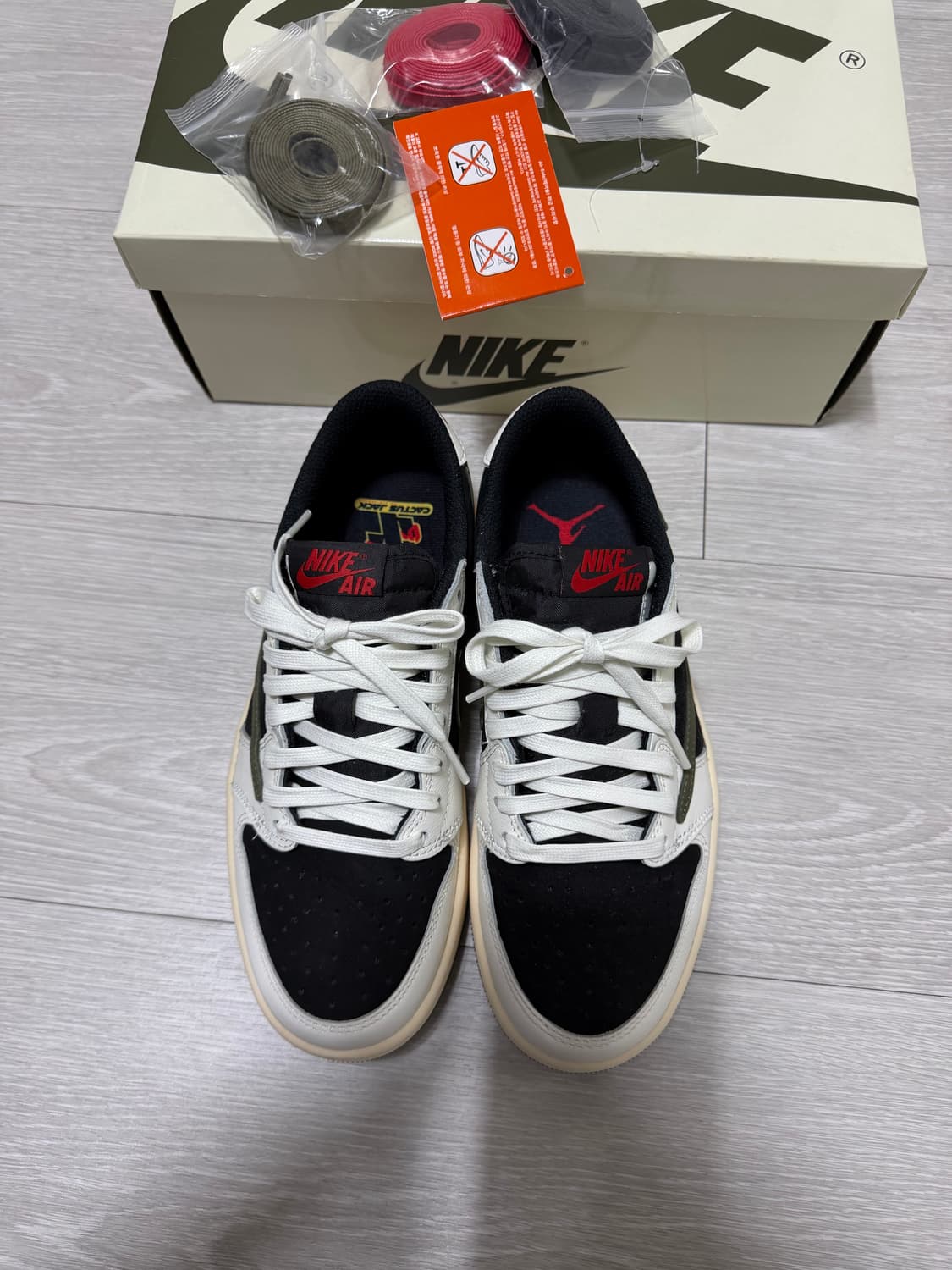 [240] 조던1 x 트래비스 스캇 레트로 로우 OG SP 미디움올리브 상품이미지2